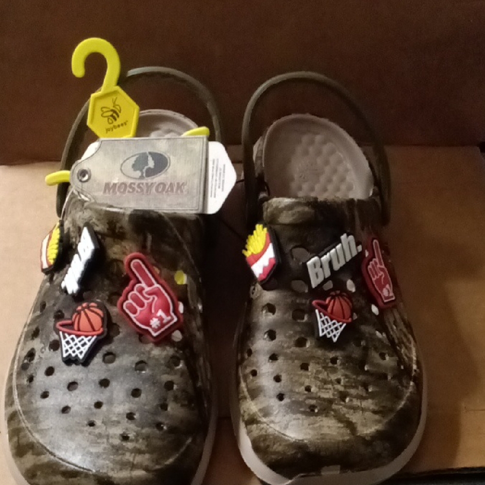 Mossy Oak Unsex Men Slip On with Sports Charms